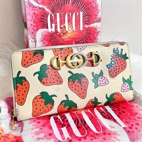 gucci zumi strawberry print zip around wallet|Gucci Limited Edition Zumi Strawberry Print Zip Around Wallet.